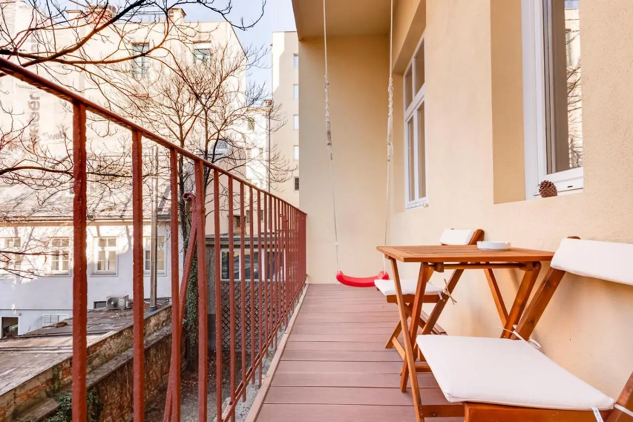 Central And Luxurious Beethovnova Apartment Ljubljana