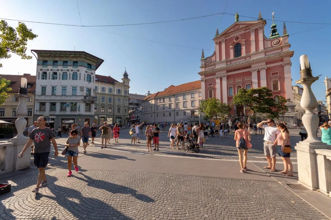 Central And Luxurious Beethovnova Apartment Ljubljana